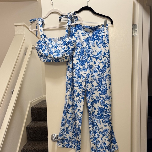 Floerns Other - Floral Blue and White Women's Outfit